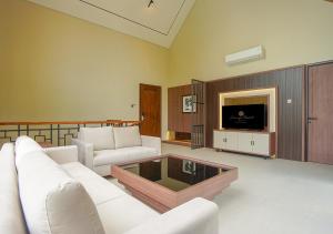 TV/trung tâm giải trí tại Shanaya Resort Malang