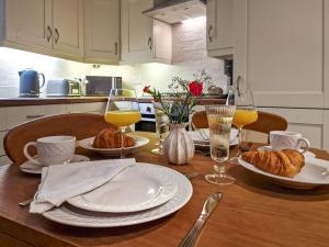 Η κουζίνα ή μικρή κουζίνα στο Thimble Cottage