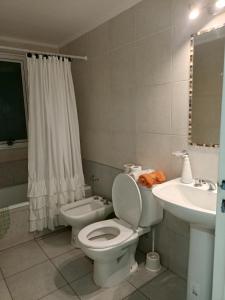 Ένα μπάνιο στο Departamento el estadio