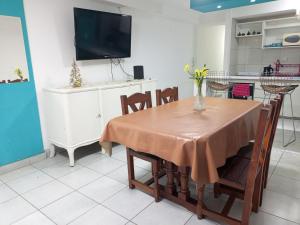 Μια τηλεόραση ή/και κέντρο ψυχαγωγίας στο Departamento el estadio +23 φωτογραφίες