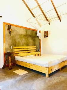 Giường trong phòng chung tại Sigiriya Coconut Shade Resort