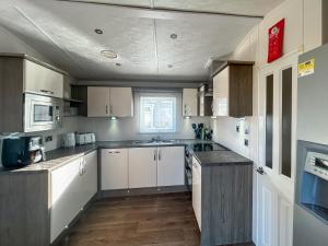 Køkken eller tekøkken på South View Holiday Park - Plot 37