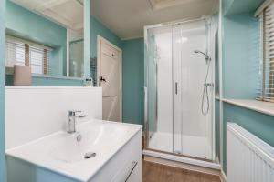 a bathroom with a white sink and a shower at Garsington Studios Chilterns Farm House - Pass the Keys in Stokenchurch +26 photos