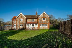 a large brick house with a large yard at Garsington Studios Chilterns Farm House - Pass the Keys in Stokenchurch