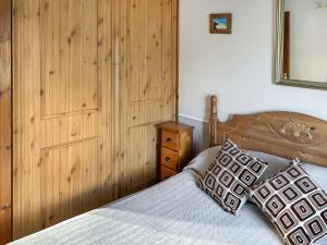 En eller flere senge i et værelse på Kenergie Manor