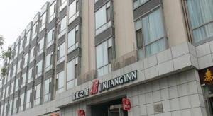 Tòa nhà nơi khách sạn tọa lạc