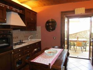 A kitchen or kitchenette at La Casetta