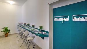 a long table in a room with a green wall at Dall'Architetto in Formia