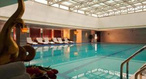 Πισίνα στο ή κοντά στο New Century Grand Hotel Lishui Huaqiao