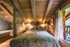 Ένα ή περισσότερα κρεβάτια σε δωμάτιο στο Luxury Stay Comfortable Chalet with Jacuzzi +10 φωτογραφίες