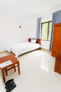 Кровать или кровати в номере Thành Luân Hotel