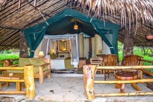 Khu vực ghế ngồi tại Kibo Safari Camp