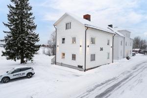 Guestly Homes - 2BR Apartment with Lake View om vinteren