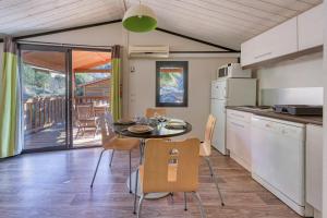 Køkken eller tekøkken på Lou Pitchoun - Cottage pour 6