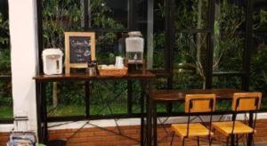 Příslušenství pro přípravu čaje a kávy v ubytování The Connect Chiang Mai