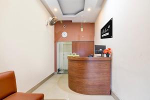 TV a/nebo společenská místnost v ubytování Collection O Kalighat Metro Station Formerly RM Guest Home