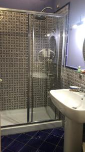 Ένα μπάνιο στο THE PALACE B&B and Apartments +151 φωτογραφίες