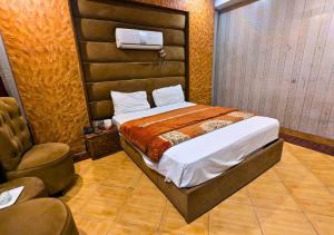 Postel nebo postele na pokoji v ubytování Hayat Palace Hotel Upper Mall + 74 fotografií