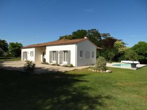 Gallery image of La Villa a Chateau Franc-Daut Sleeps 6 in Saint-Magne-de-Castillon