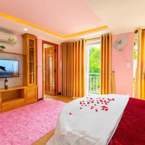 Postel nebo postele na pokoji v ubytování Kim Hoàn Hotel Phan Rang