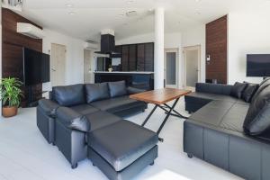 Posezení v ubytování at SUNSET VILLA いなみ