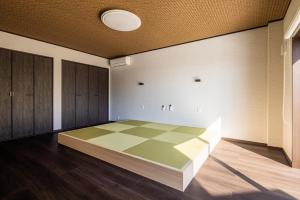 Postel nebo postele na pokoji v ubytování at SUNSET VILLA いなみ