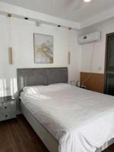 Giường trong phòng chung tại Stylish Penthouse Beach Front