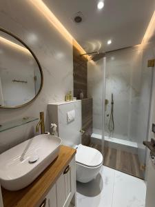 Phòng tắm tại Stylish Penthouse Beach Front