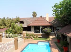 Πισίνα στο ή κοντά στο African Sky Guest House