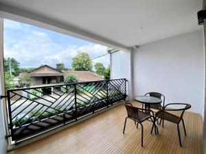 a balcony with a table and chairs and a view at Hotel Pondok Asri Boyolali in Mojosongo