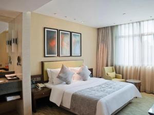 Ένα ή περισσότερα κρεβάτια σε δωμάτιο στο New Regent Hotel +220 φωτογραφίες