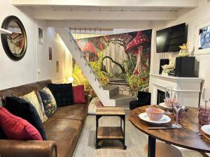 TV/trung tâm giải trí tại Le Cabanon des Fées, féérique et authentique