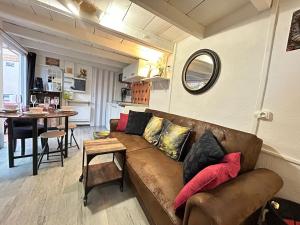 Khu vực ghế ngồi tại Le Cabanon des Fées, féérique et authentique