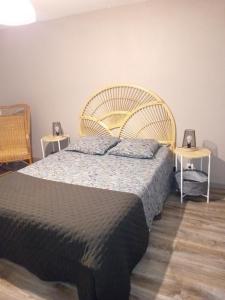 Ένα ή περισσότερα κρεβάτια σε δωμάτιο στο GITE 51 chez PATRICIA