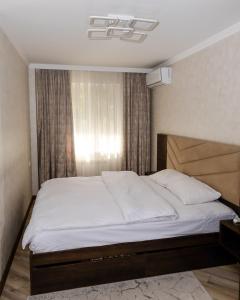 Giường trong phòng chung tại Arbat view