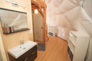 Ένα μπάνιο στο Camping 3 étoiles - Piscine - ccbeead +35 φωτογραφίες