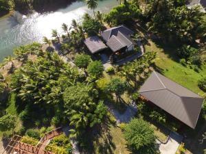 Peisaj natural din apropierea acestei cabane