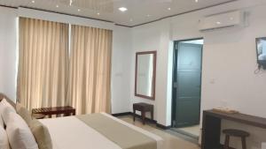 Телевизор и/или развлекательный центр в Praia Bay Hiriketiya