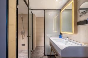 Et badeværelse på Hanting Hotel Shanghai Fengxian Nanqiao Industrial Park + 23 billeder