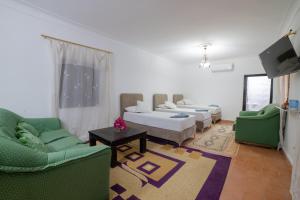 Postel nebo postele na pokoji v ubytování Riad Oussari + 121 fotografií