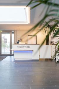 een kantoor met een receptie in een gebouw bij Laerholz 84 in Bochum