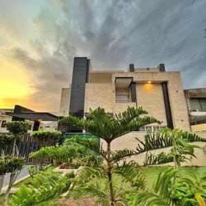 Сад в Huamin Well Hotel E-7