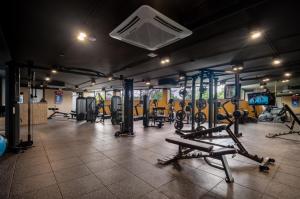 Fitnesscentret og/eller fitnessfaciliteterne på Kora Beachfront 240 One Bedroom Apartment Phuket