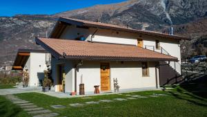 Nespecifikovaný výhled na hory nebo výhled na hory při pohledu z penzionu