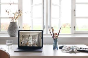a laptop computer sitting on top of a desk at Kembser Cottage - Ostholstein - NEU! in Behrensdorf