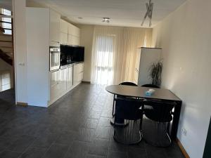 Kuchyň nebo kuchyňský kout v ubytování Fokkeboom