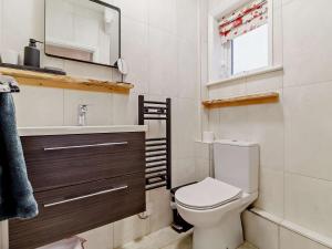 Koupelna v ubytování 3 Bed in Walton on the Naze 93784 + 21 fotografií