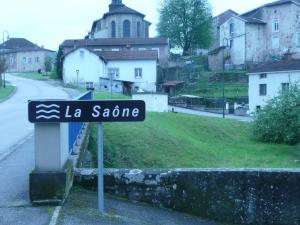 a street sign on the side of a road at Maison d'Hôtes LA JEANCOISE in Nonville