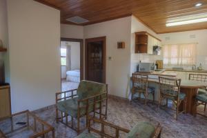 Nhà bếp/bếp nhỏ tại King's Palace Self Catering Apartments