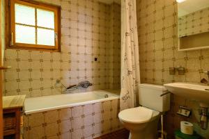 a bathroom with a toilet and a tub and a sink at Résidence Dent d'Hérens 18B - au calme à Evolène in Evolène